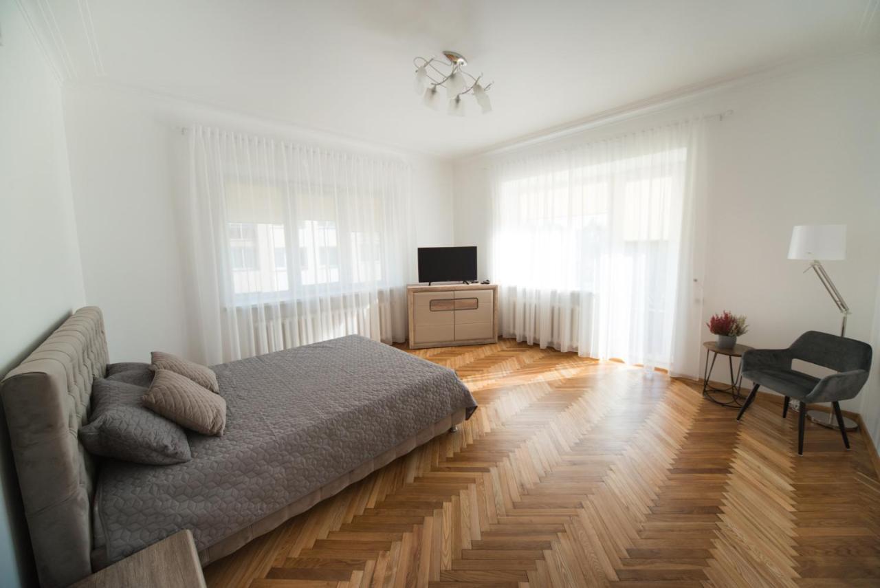 Petro Delux Apartments Center Kaunas Exteriör bild